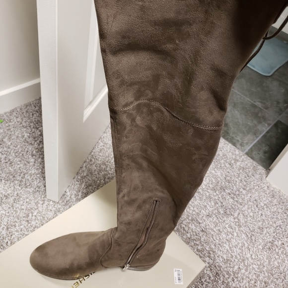 Shoes - Picture 1 of 2